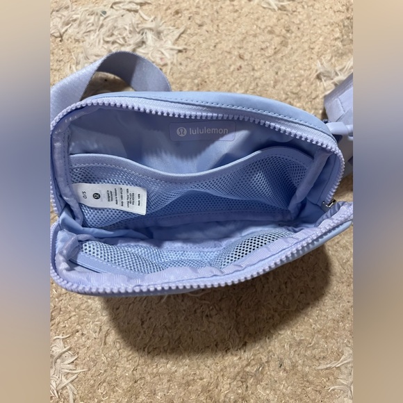 lululemon periwinkle / light blue belt bag - Picture 3 of 3